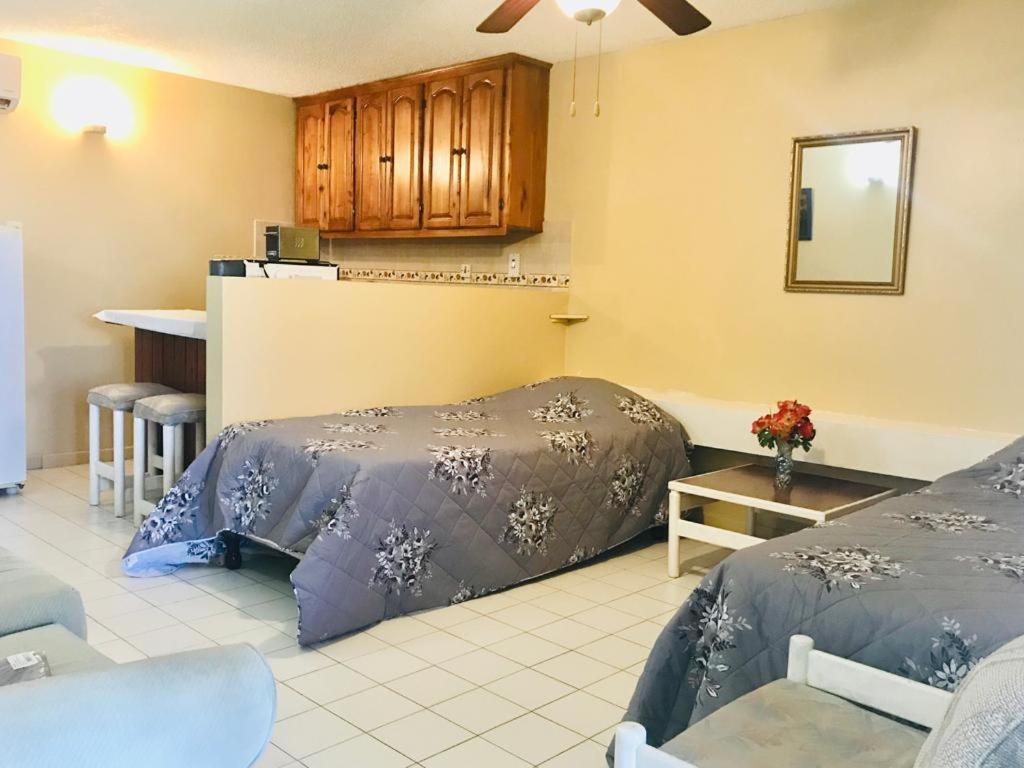 Ocean View Montego Bay Apartment Buitenkant foto
