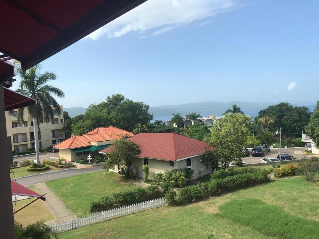 Ocean View Montego Bay Apartment Buitenkant foto